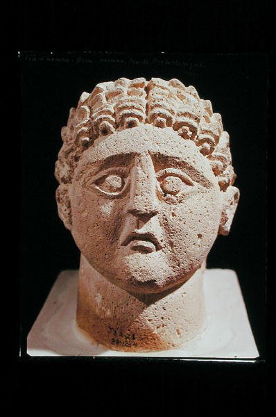 Hodet til en mann, fra Khirbet et-Tannur (kalkstein) av Nabatean