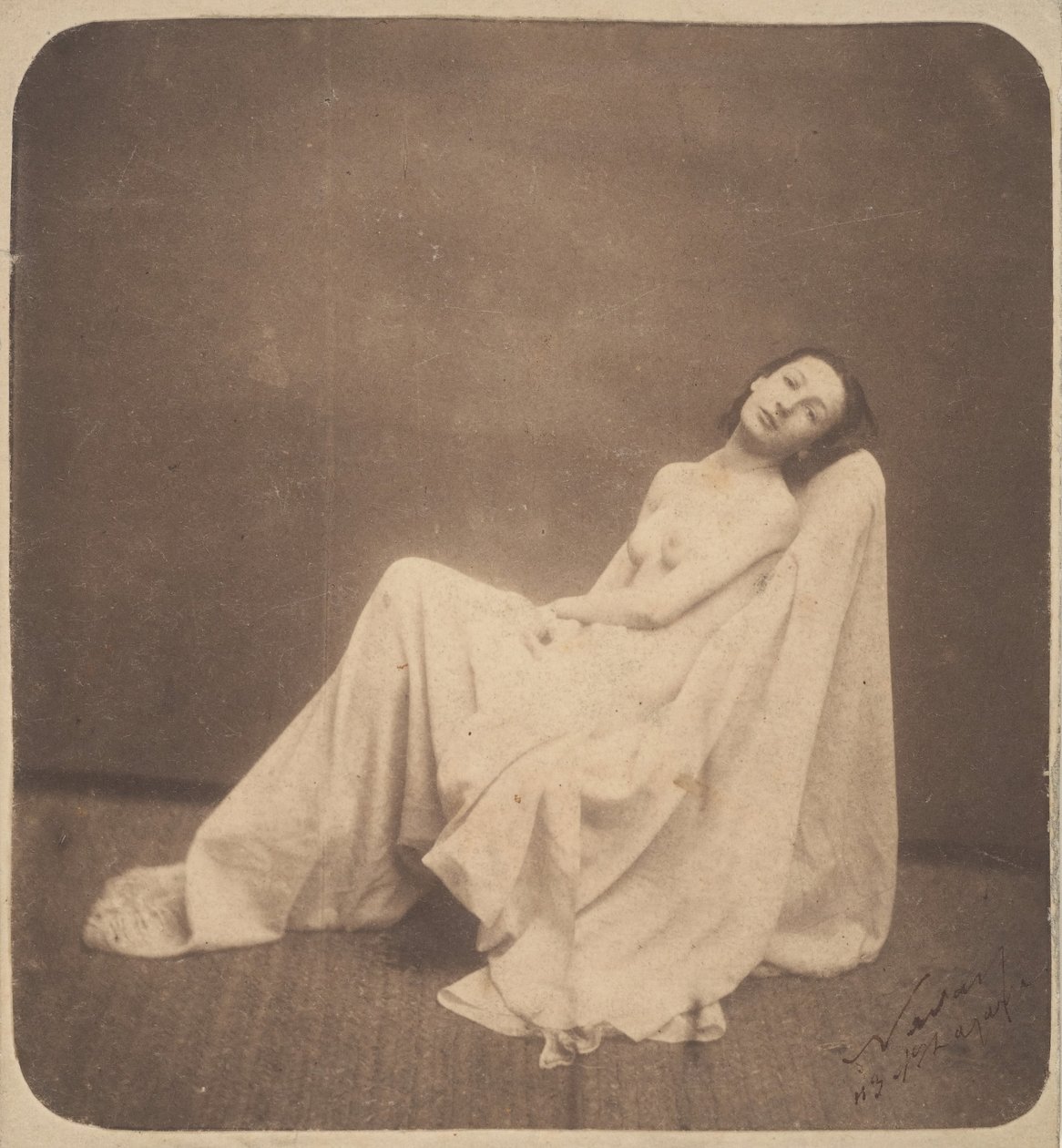 [Sittende modell, delvis drapert], 1856-59. av Nadar
