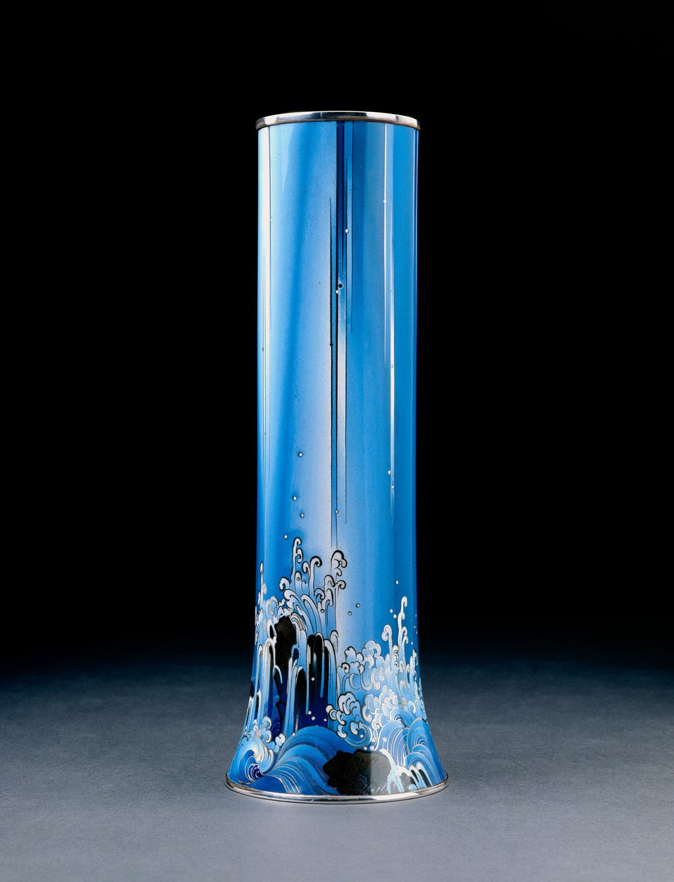 Sylindrisk vase med foss, Meiji-æra, 1915 (cloisonne-emalje) av Namikawa Yasuyuki
