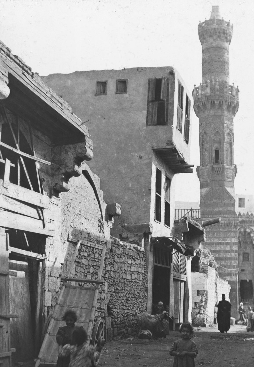 En gate i Kairo, Egypt, ca 1890 av Newton and Co