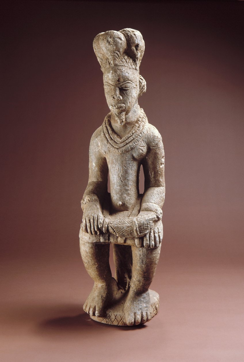 Sittende figur med sverd, Esie, før 1850 (kleberstein) av Nigerian