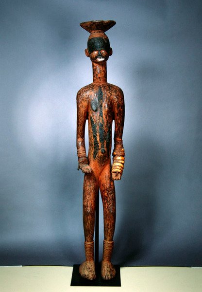 Kvinnestatue (tre, lær, vegetabilsk fiber, elfenben og maling) av Nigerian