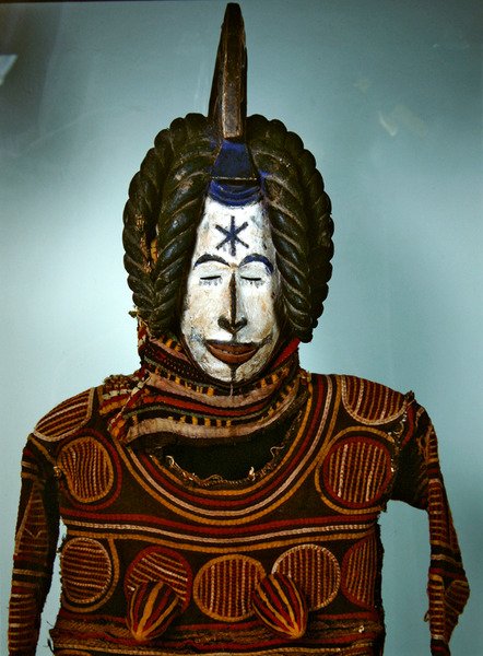 Mawo maske, Ibo (tre, maling og stoff) av Nigerian