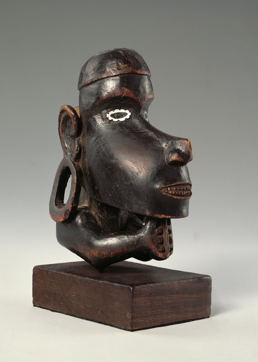 Galionsfigurhoder i kano (nguzu nguzu) fra Salomonøyene (tre) av Oceanic