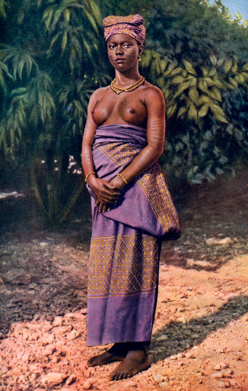 En kvinne fra Accra, Ghana, 1922. av P. A. McCann