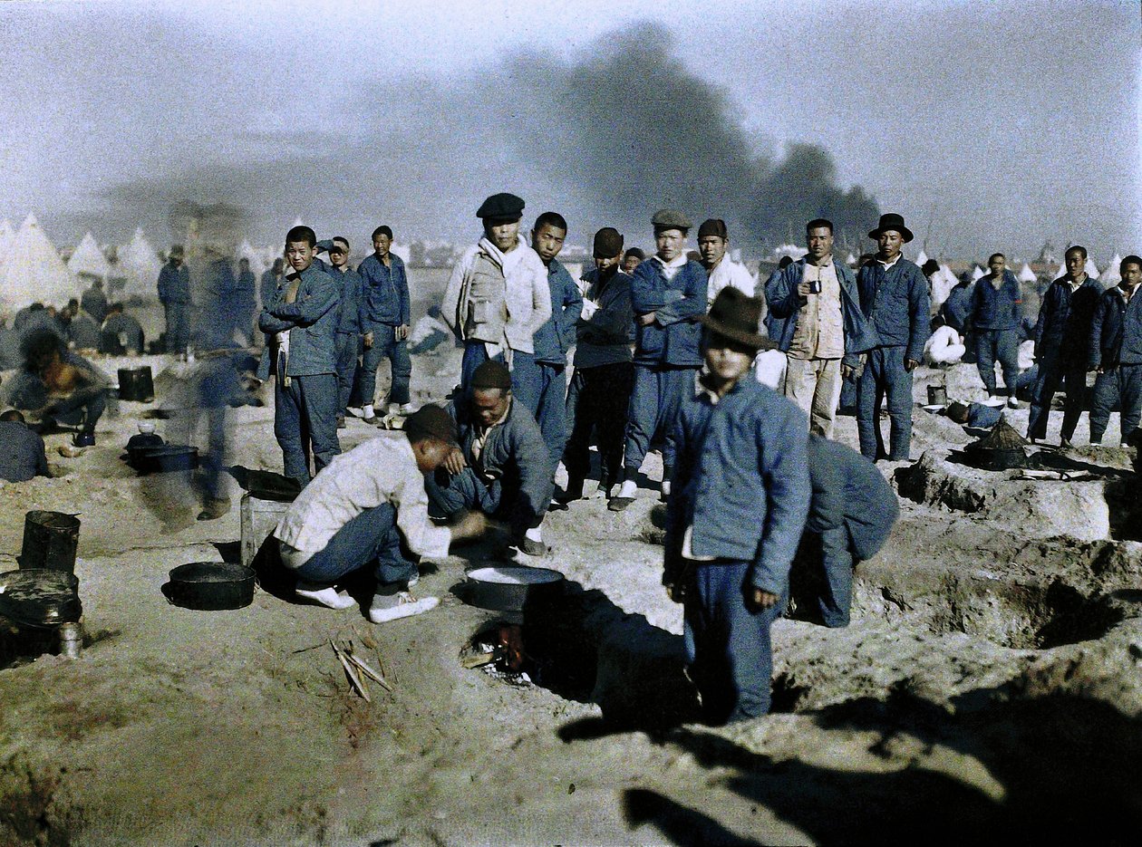En leir med arbeidere fra det britiske kinesiske arbeiderkorpset rekruttert til å delta i Midtøsten-kampanjen, Egypt, 1917 (autokrom) av Paul Castelnau