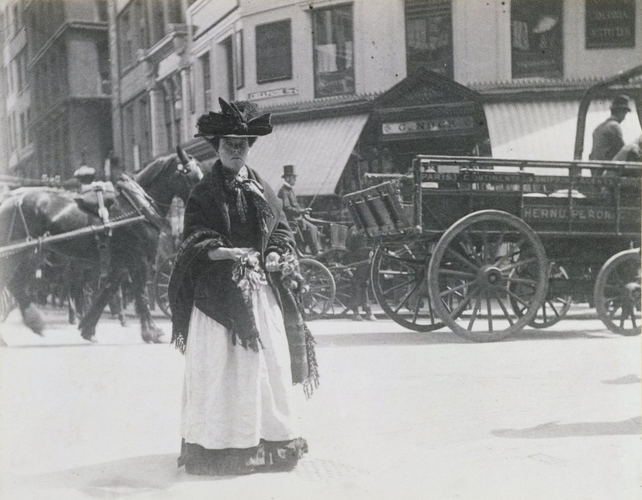 A Cheapside Flower Girl, 1893 av Paul Martin