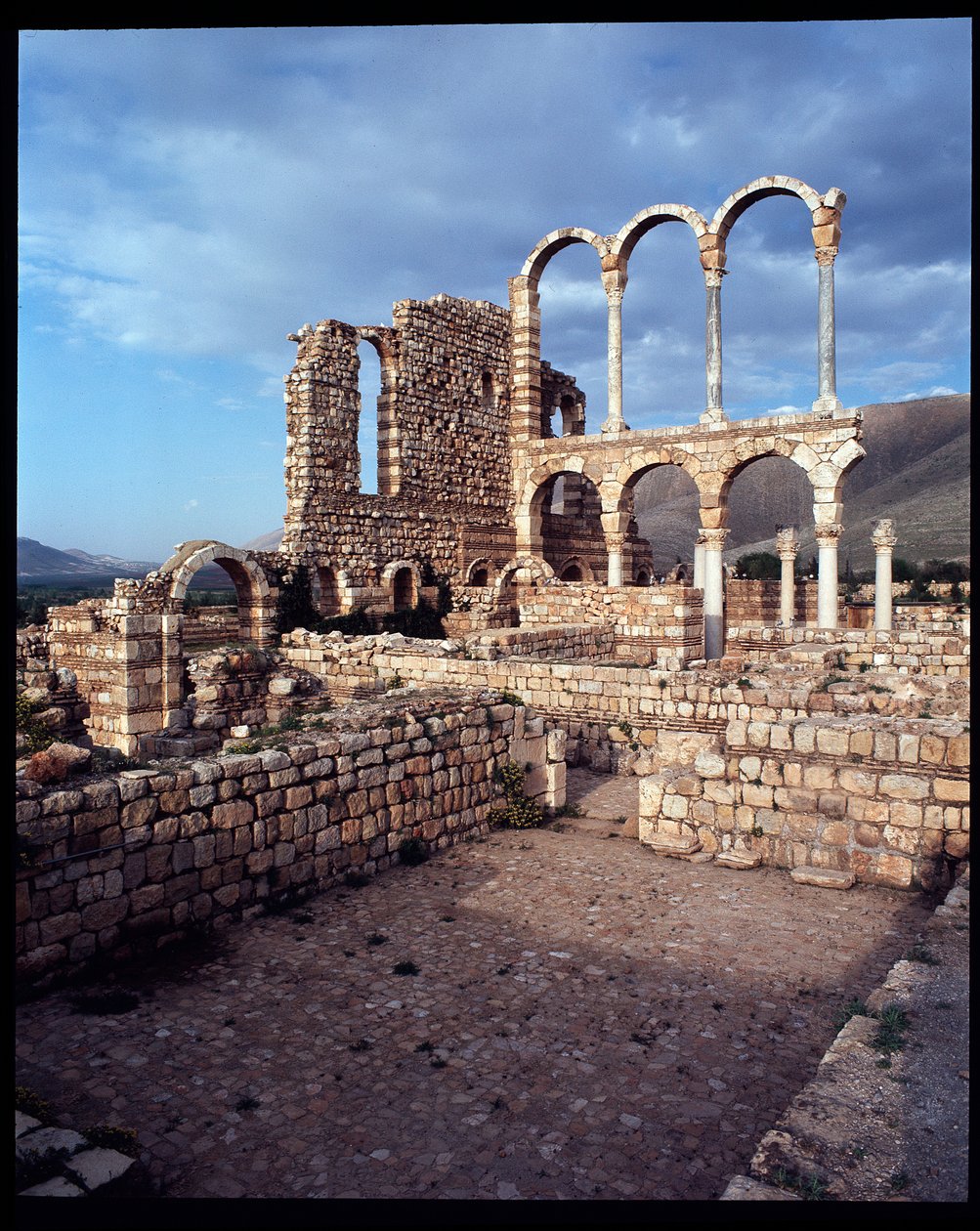 Utsikt over byen, 705-710 e.Kr av Period Umayyad