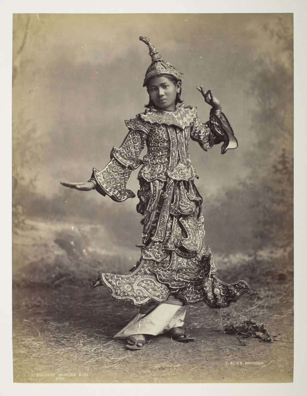 Burmesisk dansende jente, utsikt over Burma av Philip Adolphe Klier