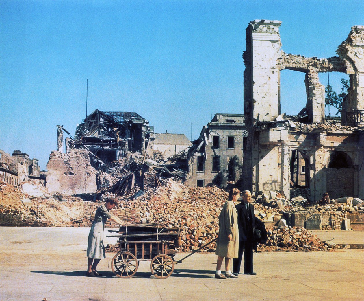 Flyktninger i Berlin, juni 1945 (bilde) av Photographer German