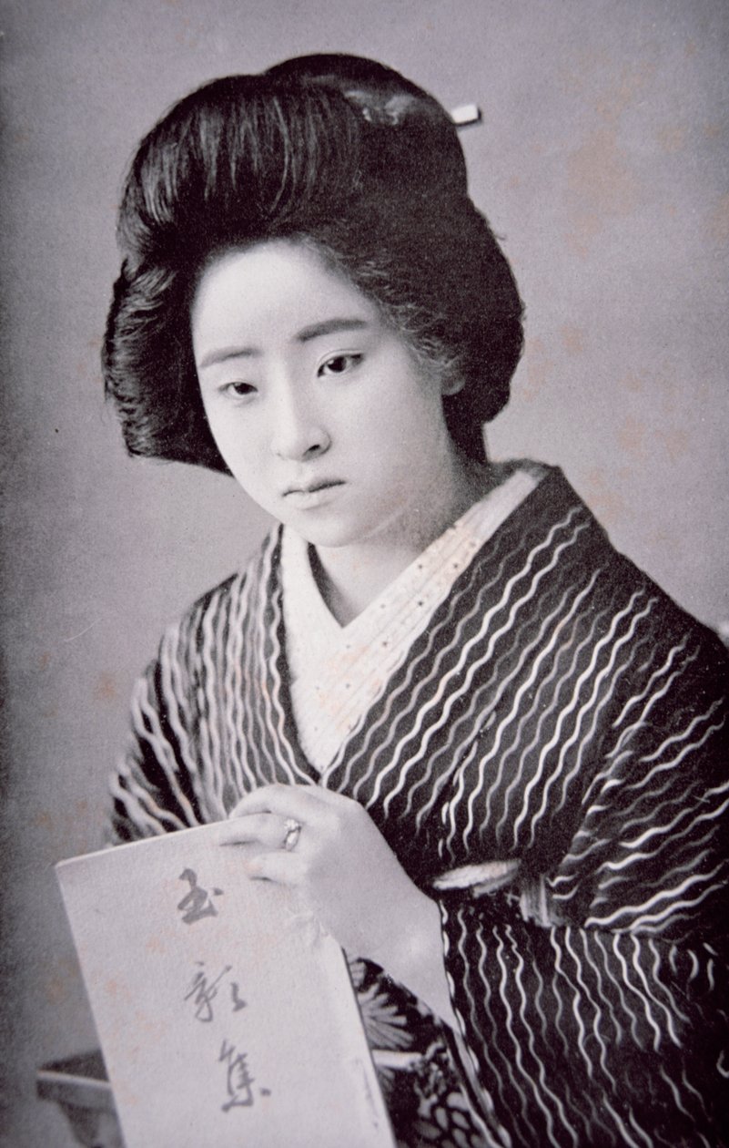 Japansk jente, ca. 1910 (s/hvitt-bilde) av Photographer Japanese