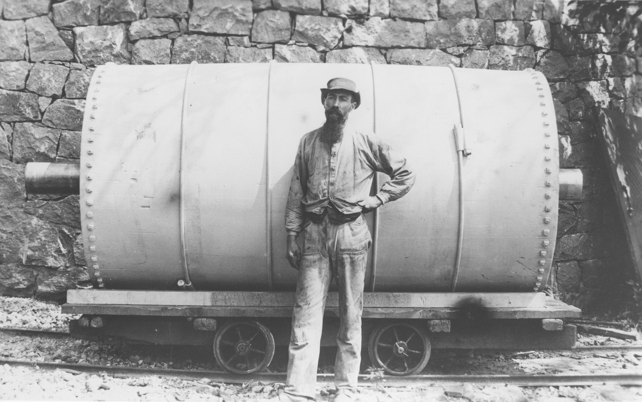 Glassfat, Moses Campbell av Pierre A. Gentieu