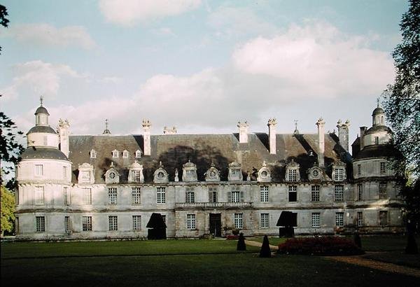 Utsikt over hagefasaden, startet 1559 av Pierre Le Muet