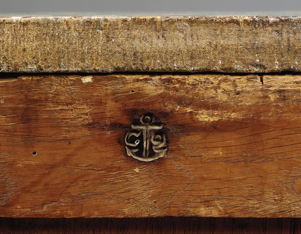Detalj av en Louis XV-kommode av Pierre Roussel
