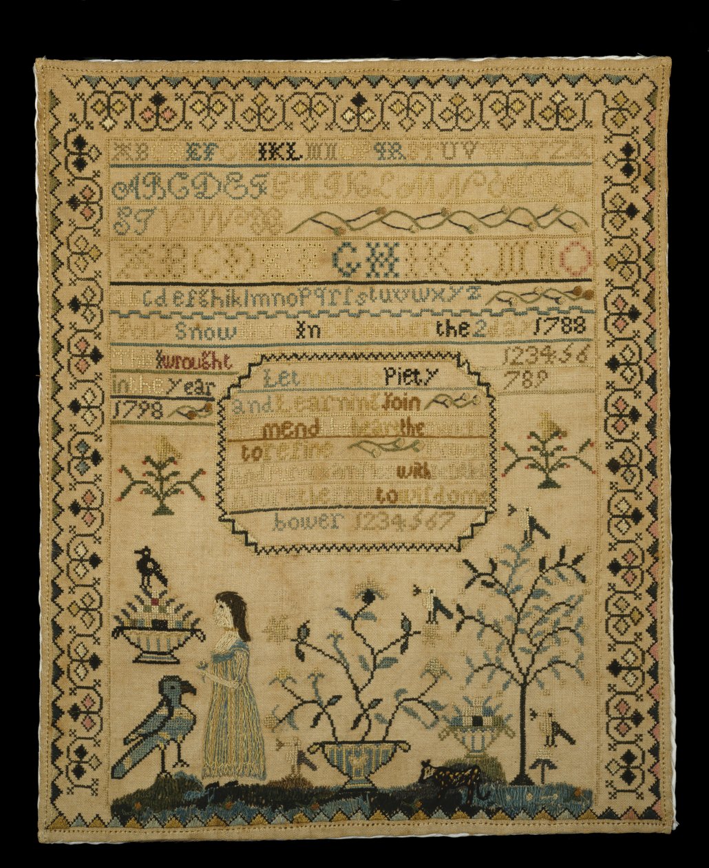 Prøvetaker, 1798 (silke på lin) av Polly Snow