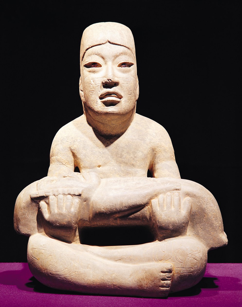 Figur med korsbent som holder en baby, Olmec av Pre Columbian
