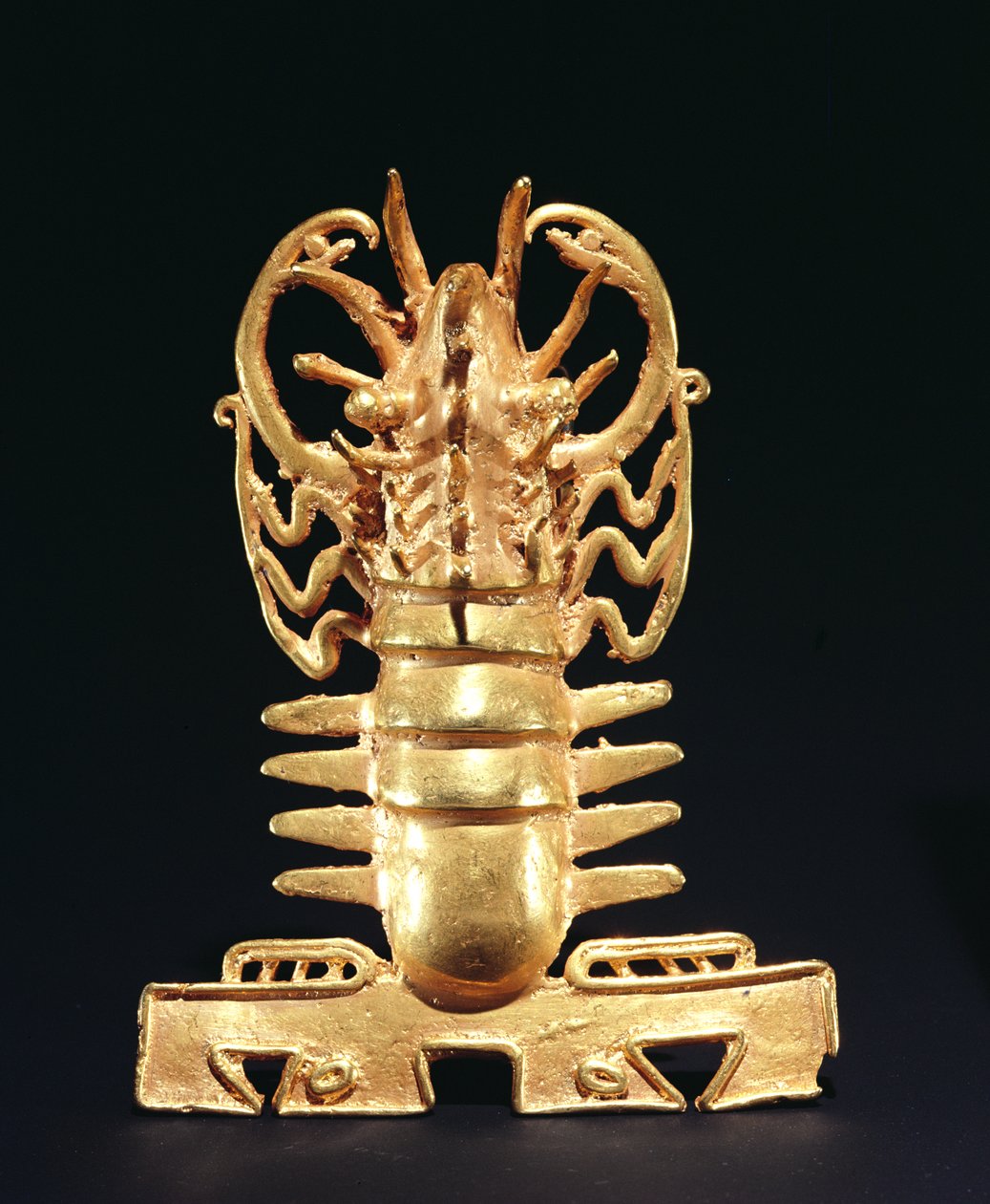 Anheng som representerer en hummer med en krokodillemunn, fra La Vaca, Punta Burica, Costa Rica (gull) av Pre Columbian