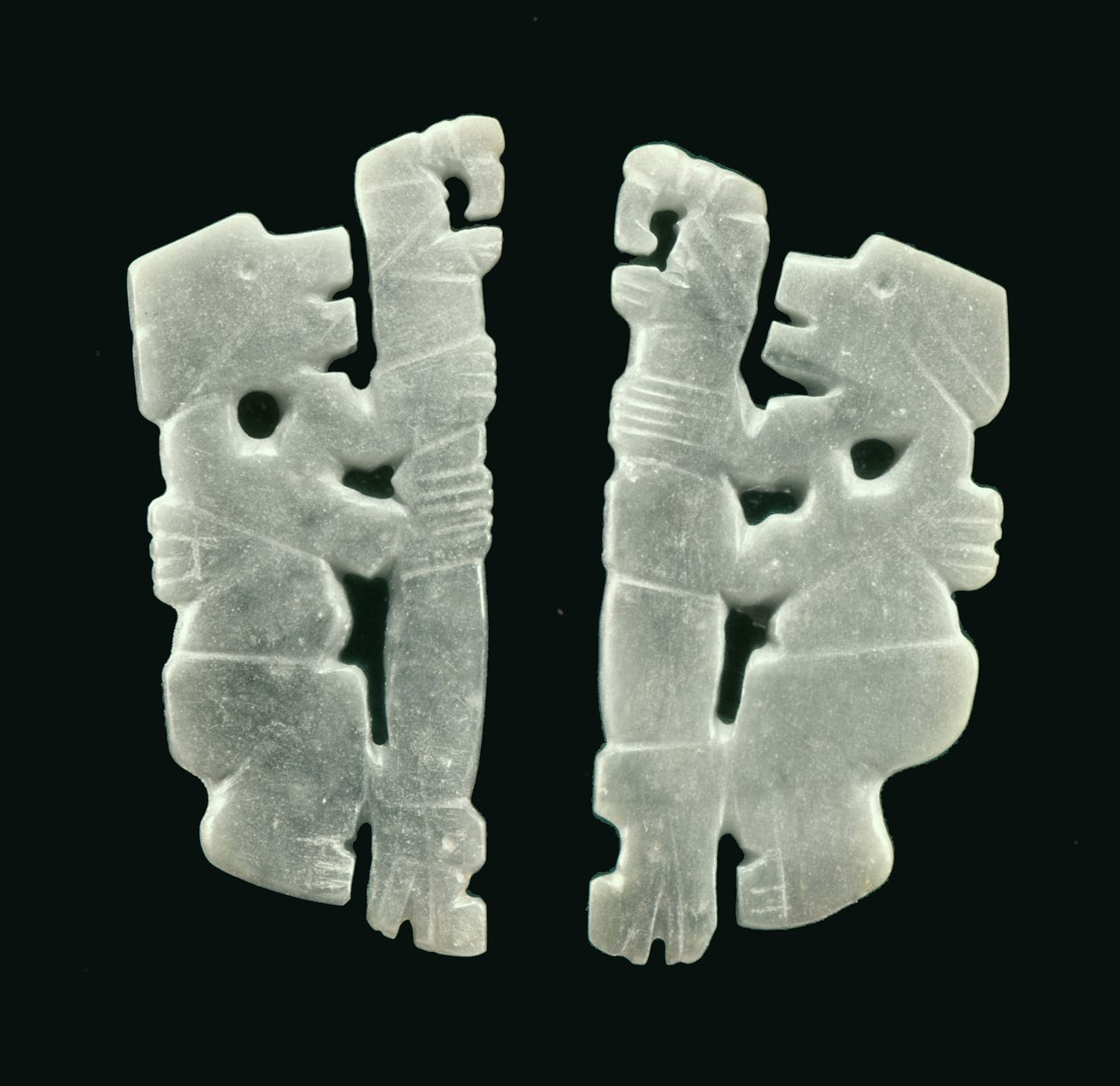 Et par stavbærende figurer, fra Guacimo, Linea Vieja-området (gjennomsiktig blågrønn jade) av Pre Columbian Pre Columbian