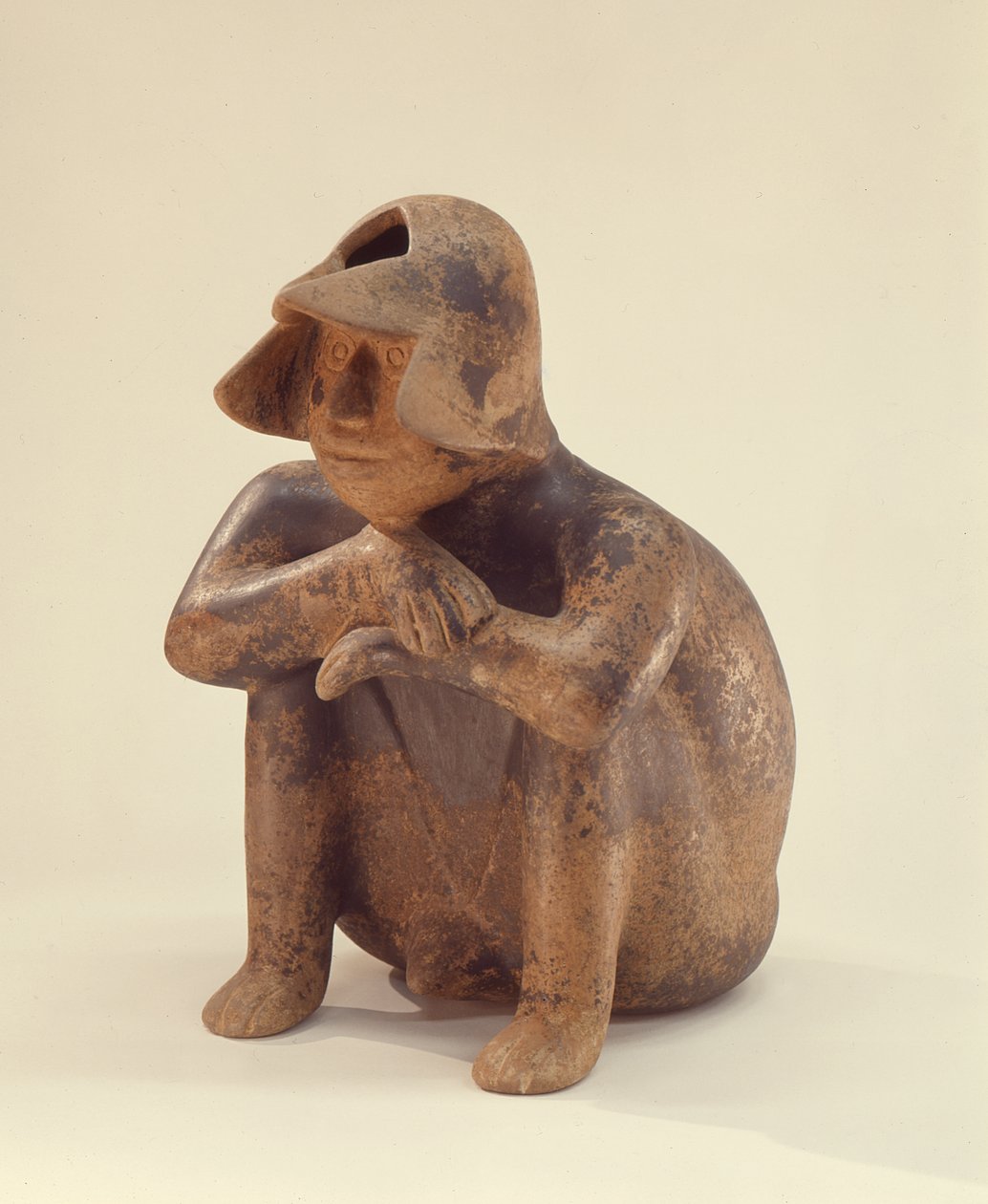 Sittende mann, Colima Culture (keramikk) av Pre Columbian Pre Columbian
