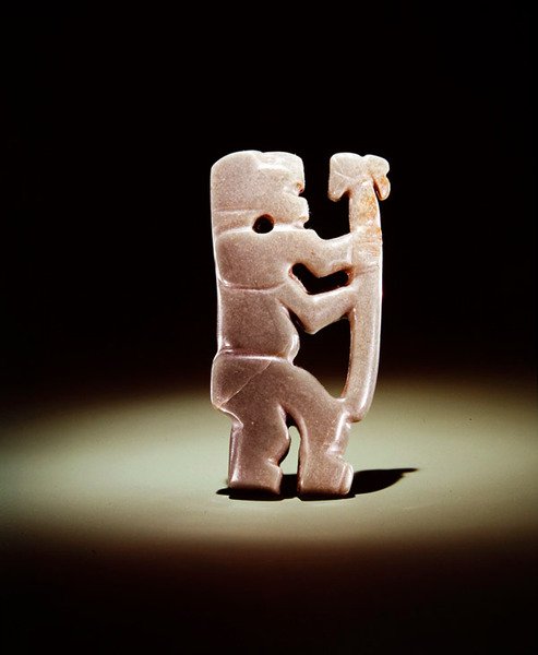 Stavbærer-anheng, fra Guacimo, Linea Vieja-området (halvgjennomsiktig blekgrønn jade) av Pre Columbian Pre Columbian