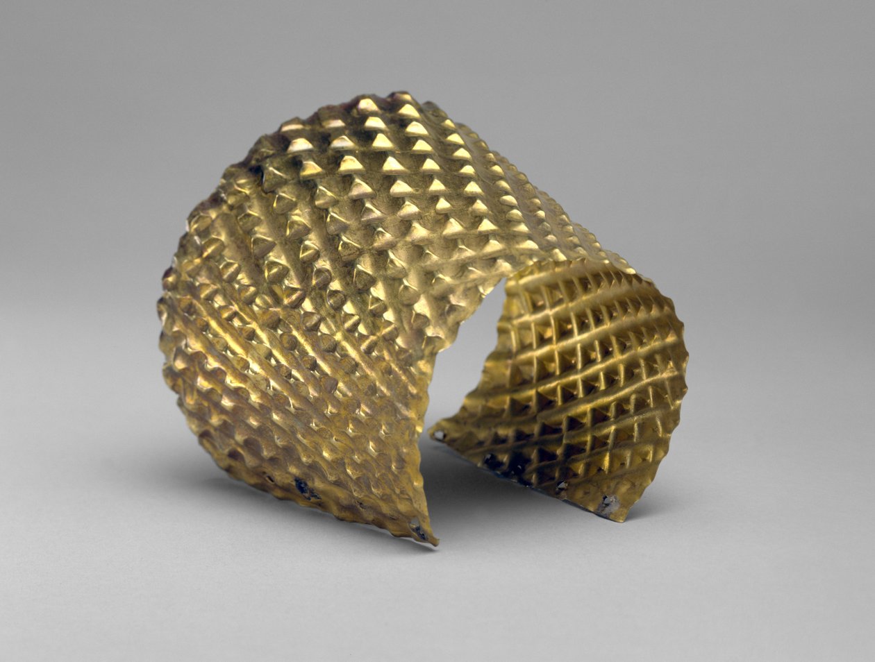Armbånd, uten dato (gull) av Pre Columbian Pre Columbian