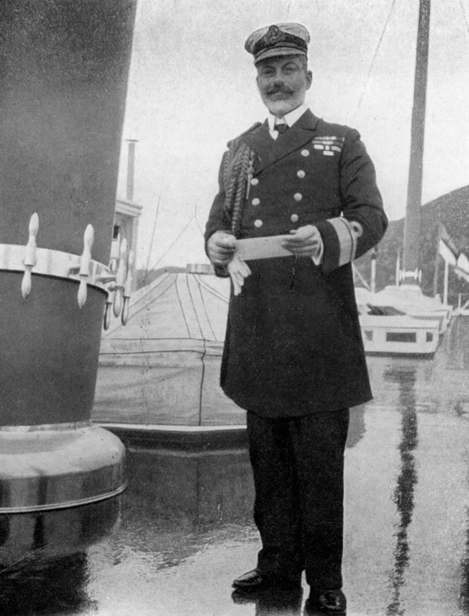 Commodore Sir Archibald Milne 1855-1938, 1908. av Queen Alexandra