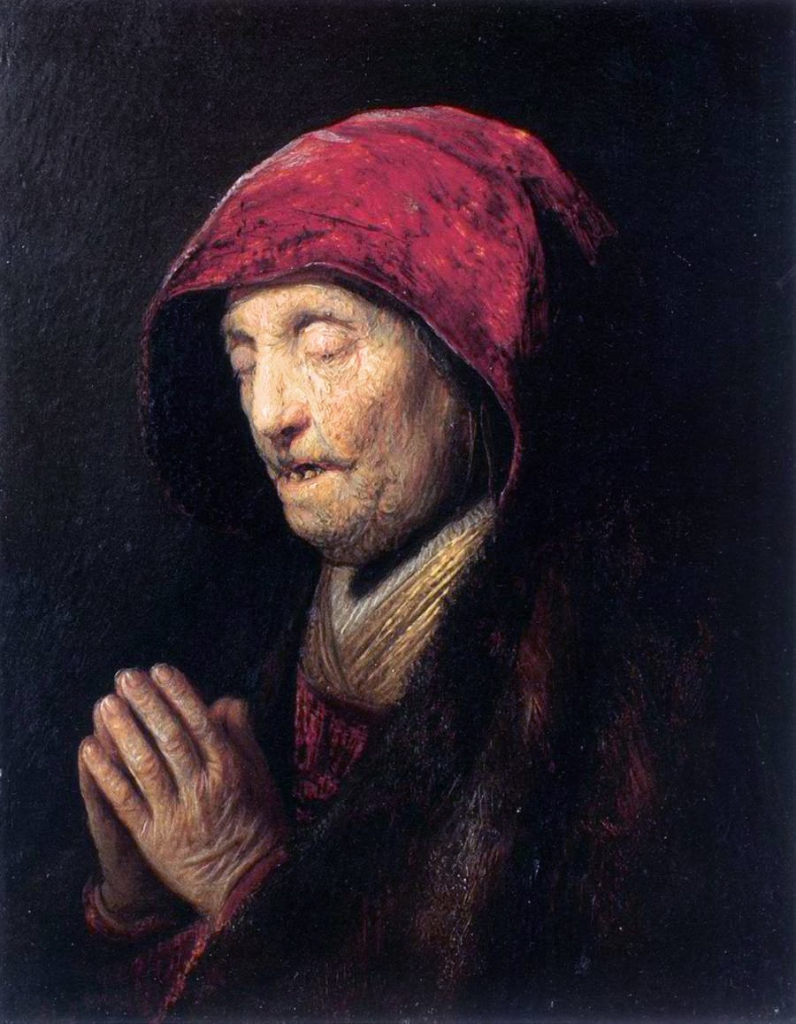 Gammel kvinne ber av Rembrandt van Rijn