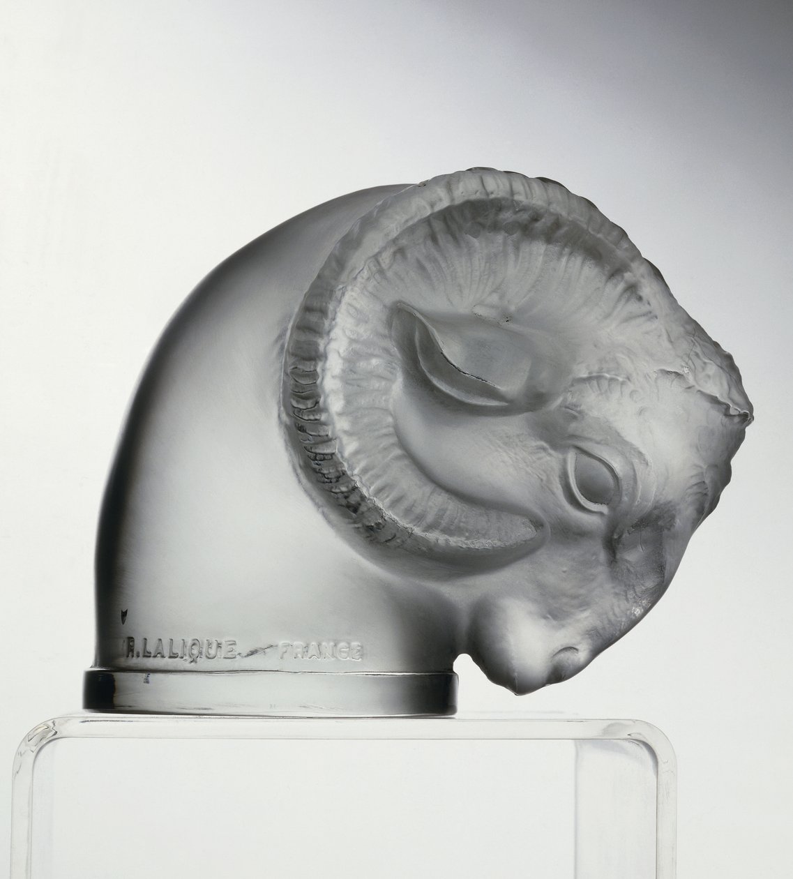 Hodet på en ram av Rene Jules Lalique