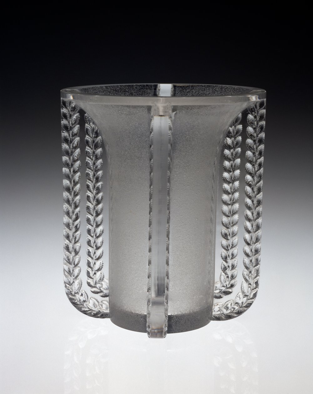Vase "Marignane", designet 11. mai av Rene Jules Lalique