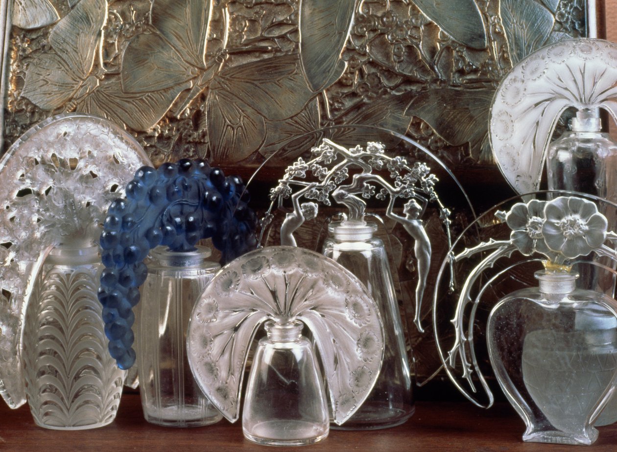 Parfymeflakon i glass av Rene Jules Lalique