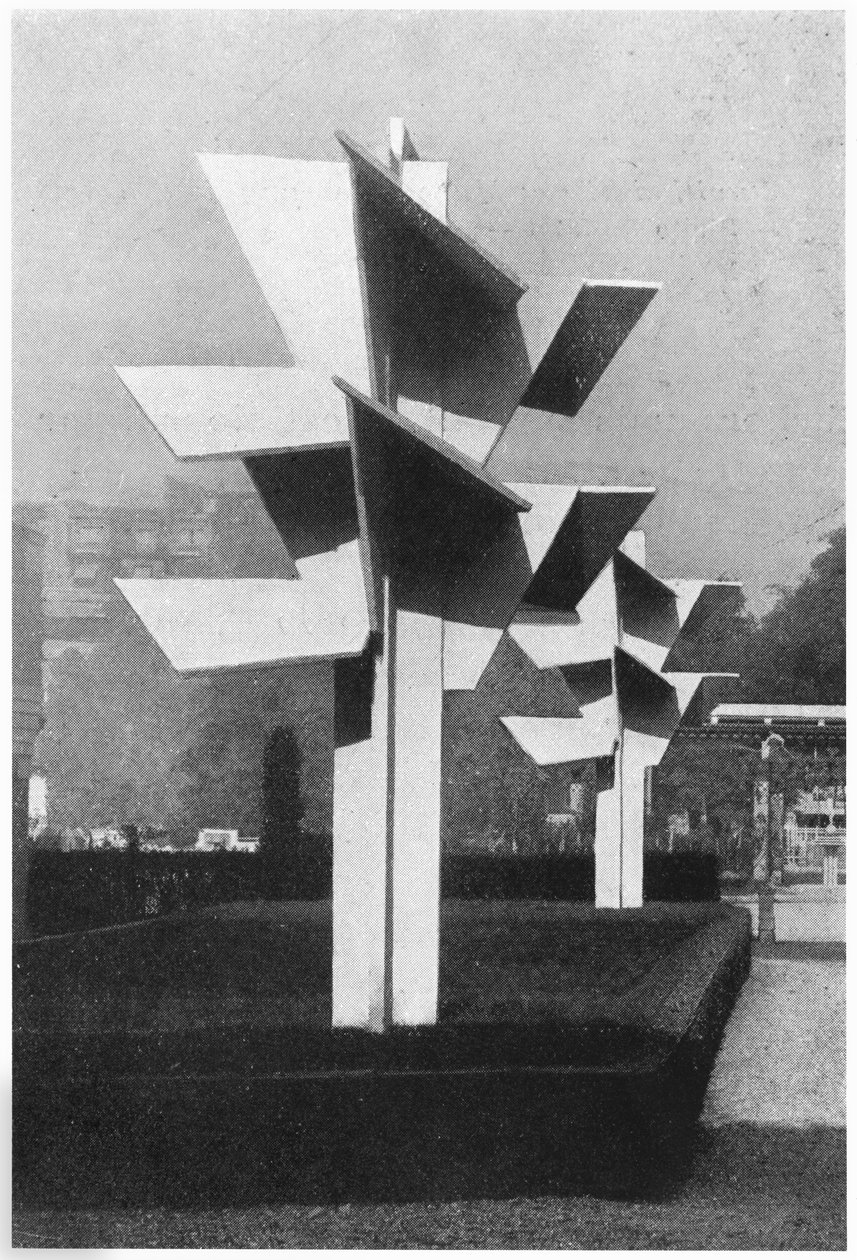 Vinterhagen og de kubistiske betongtrærne på Art Deco-utstillingen, fra 'Art et Decoration', publisert Albert Levy, Paris, 1925 (betong) av Robert Mallet Stevens