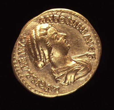 Aureus (forside) som viser Lucilla, datter av Marcus Aurelius (AD 161-AD 180) drapert. Innskrift: LUCILLAE AVG ANTONINI AVG F (gull) (for bakside se 119147) av Roman