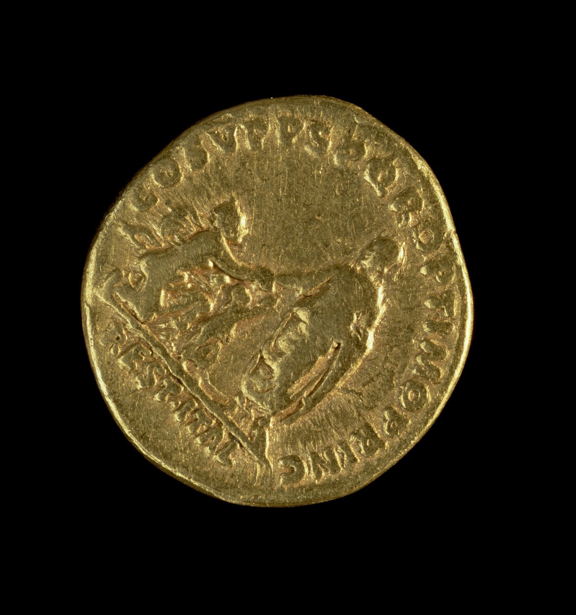 Aureus (omvendt) preget av Trajan som viser keiseren som står til venstre og strekker ut sin høyre hånd til Italia knelende høyre (gull) Inskripsjon: COS V P P S P Q R OPTIMO PRINC REST ITAL (for forside se 11) av Roman