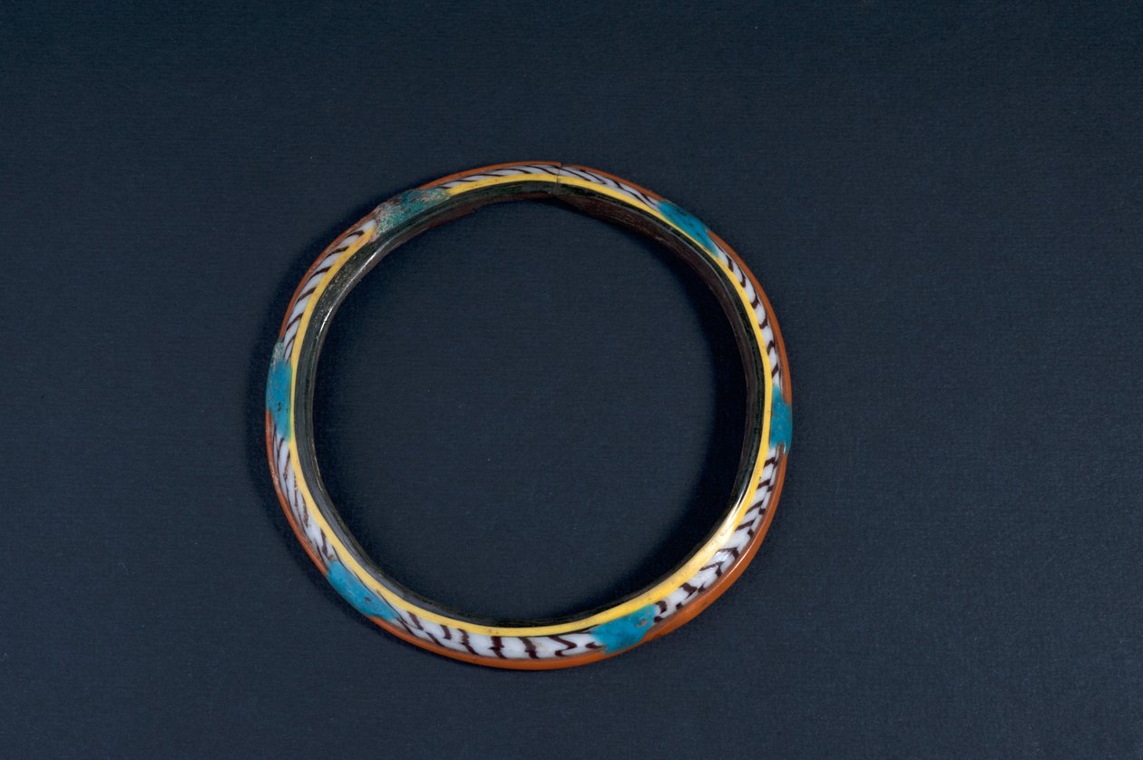 Armbånd (farget glass) av Roman