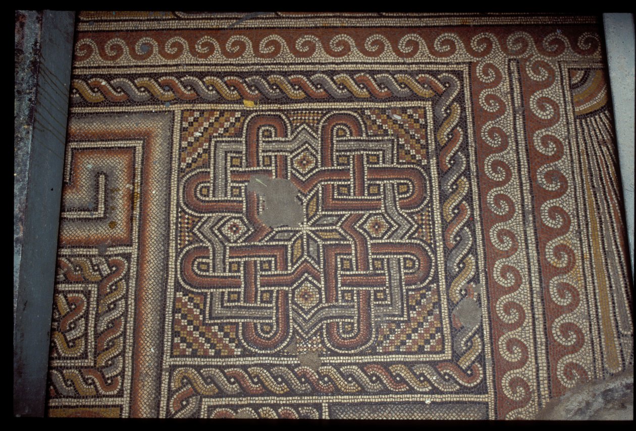 Mosaikkgulv, 332 (keramiske fliser) av Roman