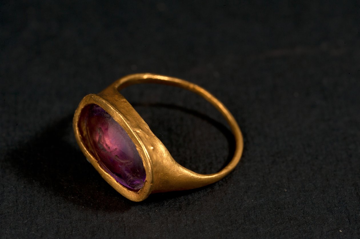 ring (gull og ametyst) av Roman