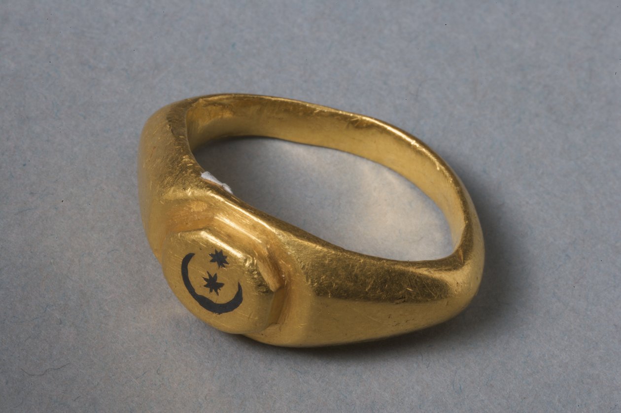 Ring med niello-innlegg (gull) av Roman