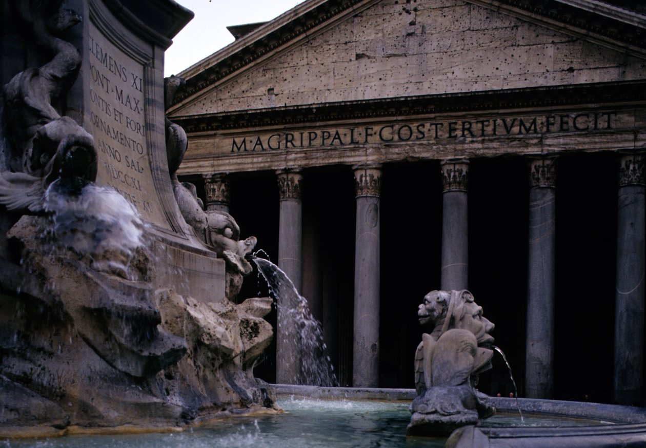 Pantheon og fontenen av Roman