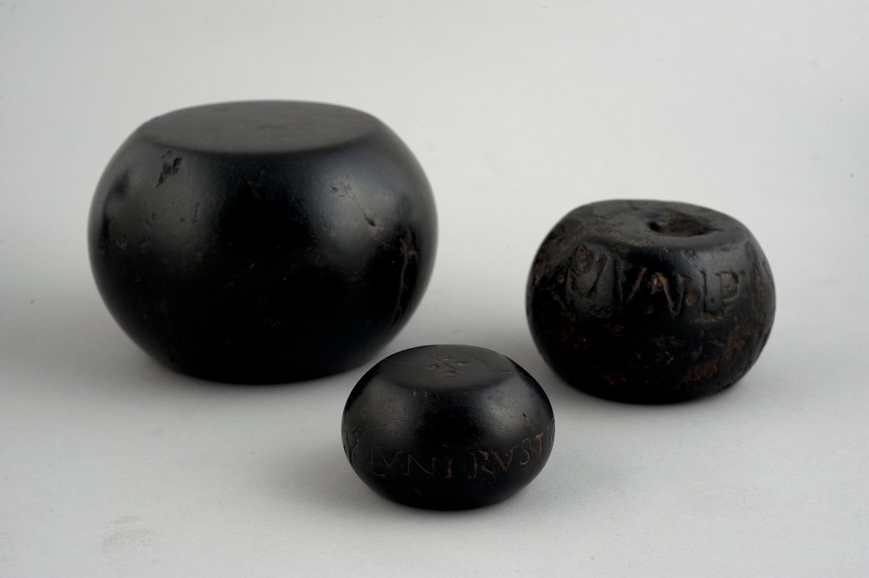 Vekter (basalt) av Roman