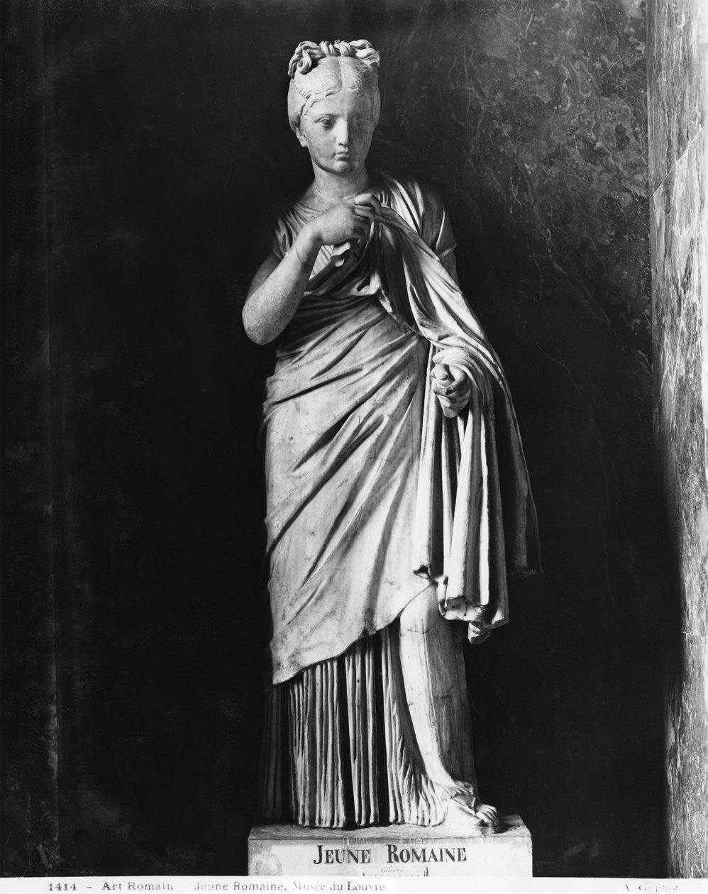 Ung romersk jente (marmor) av Roman