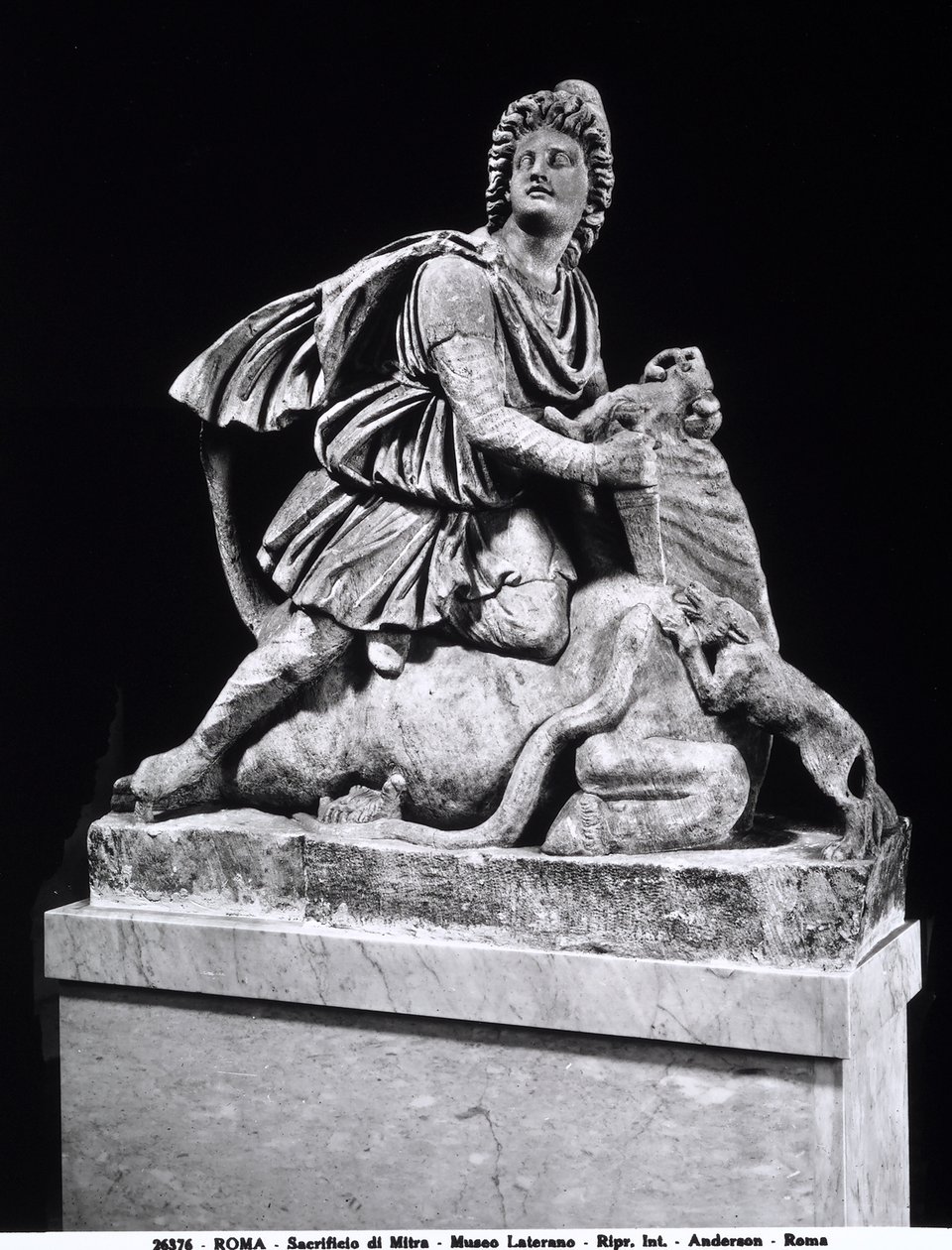 Mithras dreper en okse (marmor) av Roman