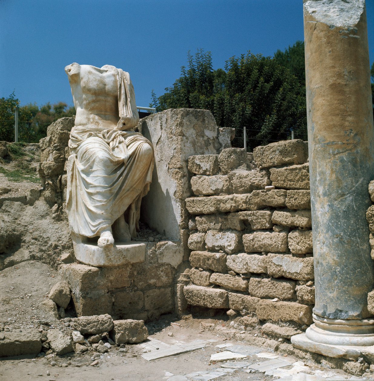 Statue og arkeologiske levninger av Roman