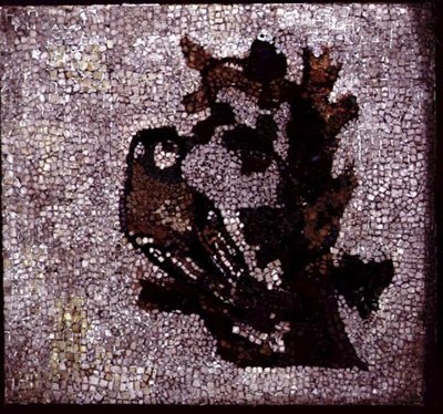 Fugl i et tre (mosaikk) av Roman Roman