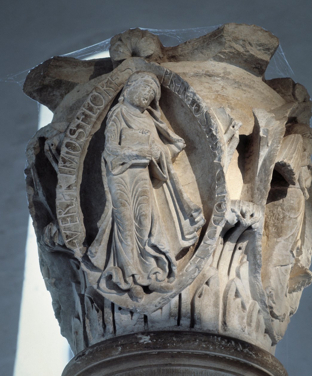 Hovedstaden i koret (skulptur av Romanesque