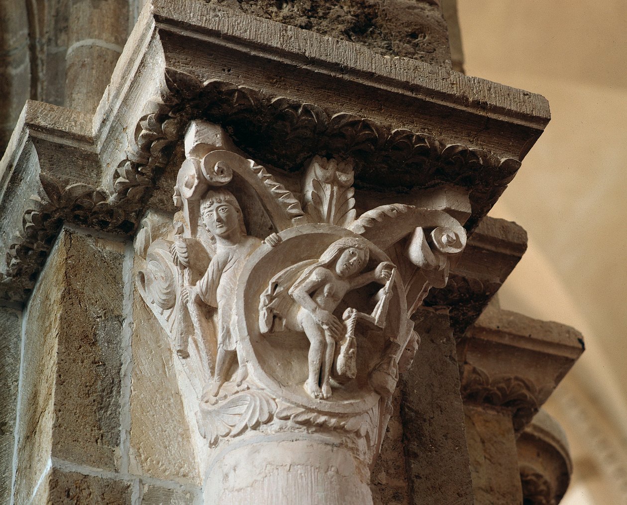 Libra (utskåret hovedstad) av Romanesque