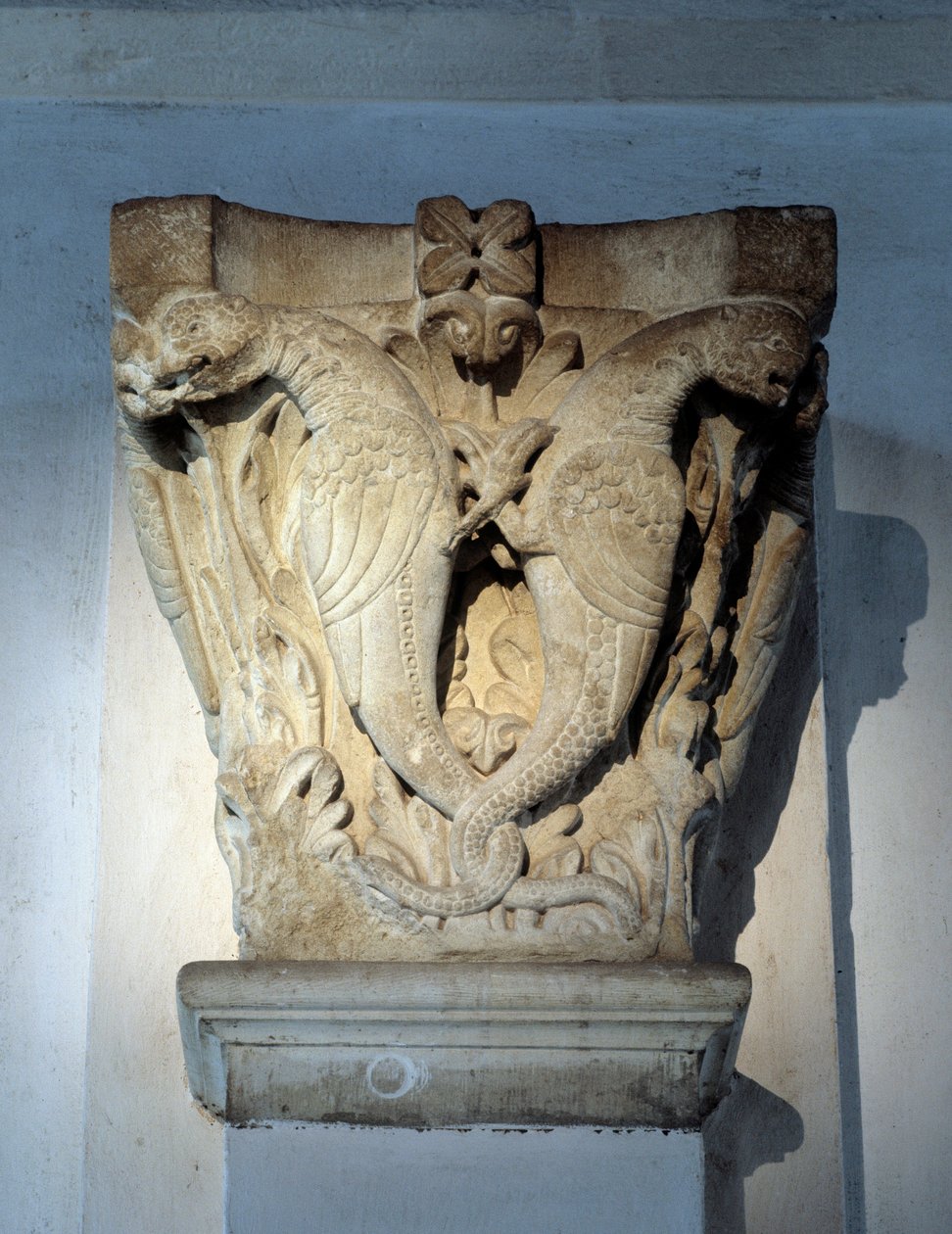 Monsters, hovedstaden i koret (skulptur av Romanesque