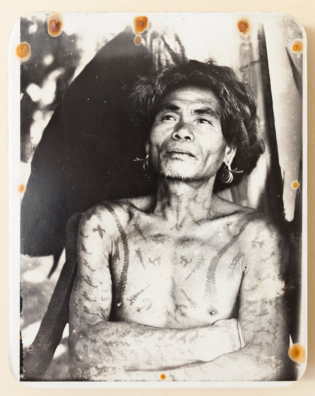 En tatovert Ifugao fra Kababuyan-distriktet av Roy Barton