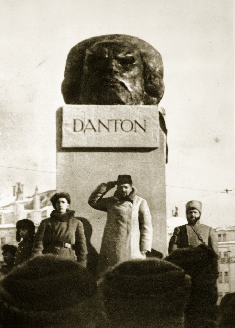Lenin avduker Danton-monumentet, Moskva, 1919 (sepia-bilde) av Russian Photographer