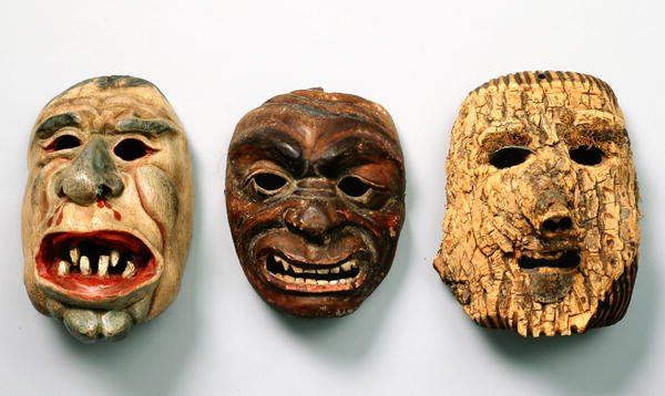 Tre østerrikske julemasker (malt tre) av School Austrian
