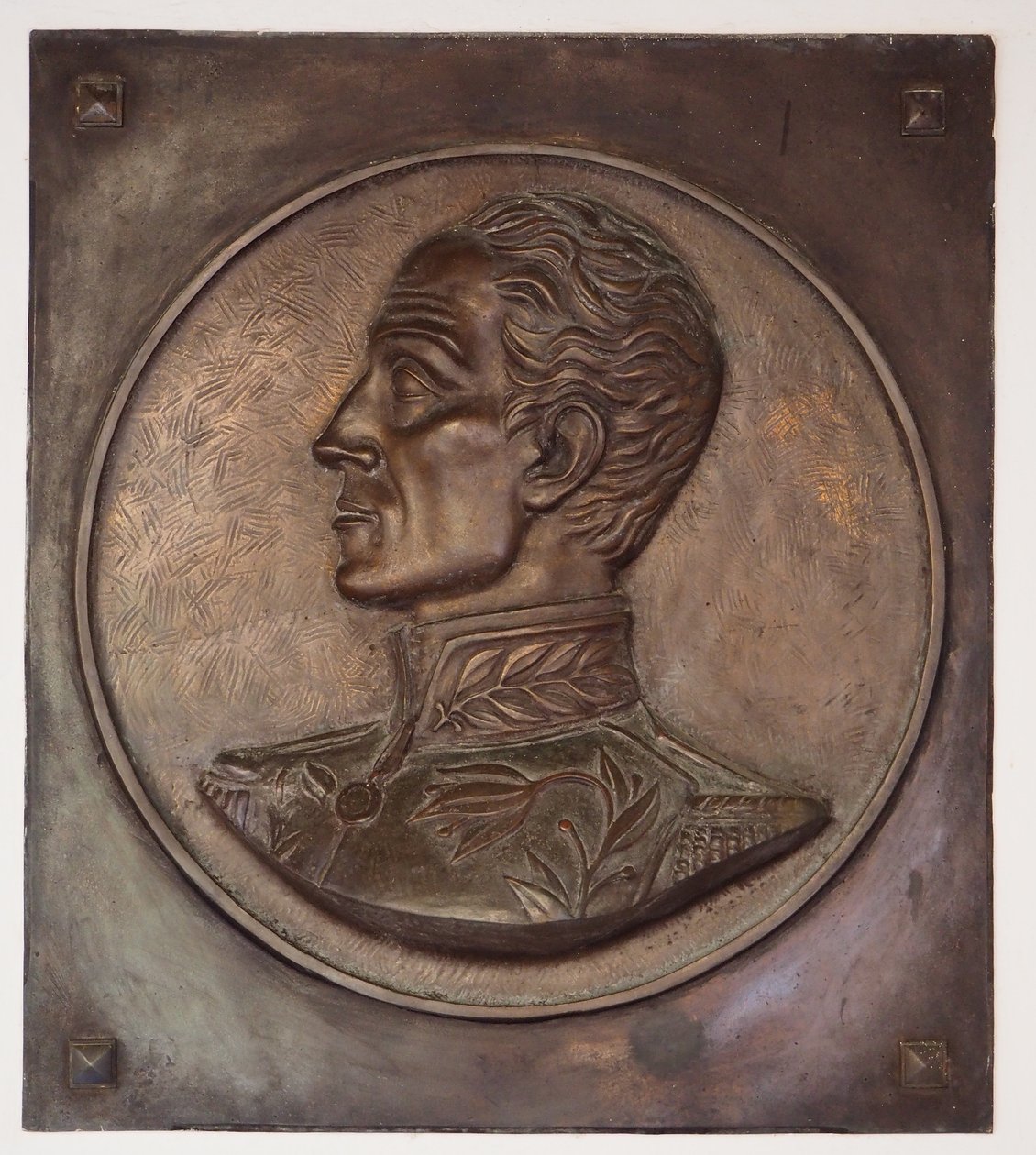 Simon Bolivar, basrelieff av School Colombian